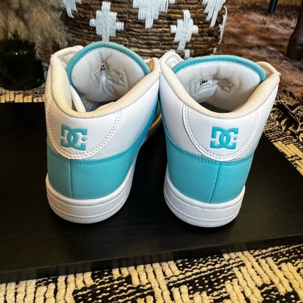 DC Sneakers - Picture 3 of 5